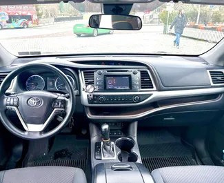 Toyota Highlander 2017 mit Antriebssystem Allradantrieb, verfügbar in Tiflis.