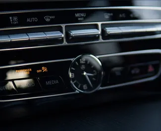 Mercedes-Benz G500 2022 zur Miete verfügbar in Becici, mit Kilometerbegrenzung unbegrenzte.