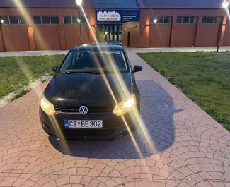 Frontansicht eines Mietwagens Volkswagen Polo in Budva, Montenegro ✓ Auto Nr.16085. ✓ Schaltgetriebe TM ✓ 0 Bewertungen.