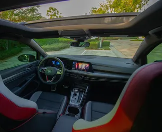 Volkswagen Golf 8 2025 mit Antriebssystem Heckantrieb, verfügbar in Dubai.