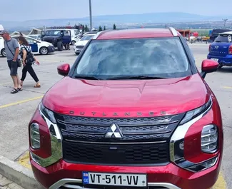 Frontansicht eines Mietwagens Mitsubishi Outlander Xl in Tiflis, Georgien ✓ Auto Nr.16091. ✓ Automatisch TM ✓ 0 Bewertungen.