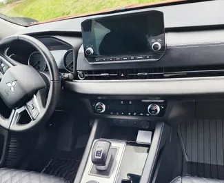 Vermietung Mitsubishi Outlander Xl. Komfort, Crossover Fahrzeug zur Miete in Georgien ✓ Kaution Einzahlung von 900 GEL ✓ Versicherungsoptionen KFZ-HV, TKV, Insassen, Diebstahlschutz.