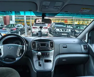 Vermietung Hyundai H1. Komfort, Minivan Fahrzeug zur Miete in Georgien ✓ Kaution Einzahlung von 900 GEL ✓ Versicherungsoptionen KFZ-HV, TKV, Insassen, Diebstahlschutz, Keine Kaution.