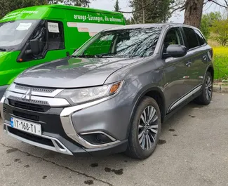 Frontansicht eines Mietwagens Mitsubishi Outlander Xl in Tiflis, Georgien ✓ Auto Nr.16090. ✓ Automatisch TM ✓ 0 Bewertungen.