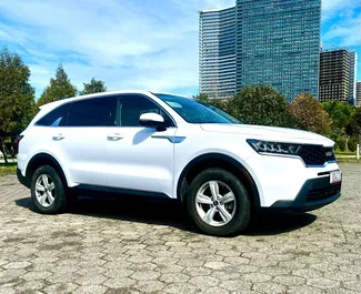 Innenraum von Kia Sorento zur Miete in Georgien. Ein großartiges 7-Sitzer Fahrzeug mit Automatisch Getriebe.
