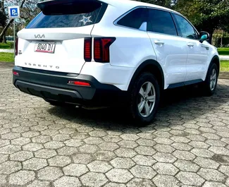 Kia Sorento 2023 zur Miete verfügbar in Batumi, mit Kilometerbegrenzung unbegrenzte.