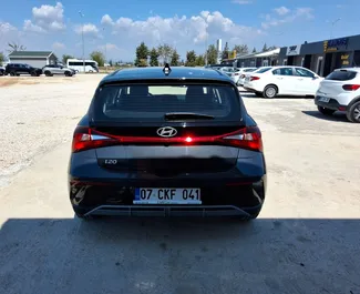 Hyundai i20 2025 mit Antriebssystem Frontantrieb, verfügbar am Flughafen Antalya.
