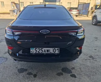 Vermietung JAC J7. Komfort Fahrzeug zur Miete in Kasachstan ✓ Kaution Einzahlung von 30000 KZT ✓ Versicherungsoptionen KFZ-HV, Junge.