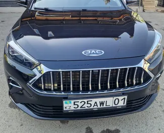 Frontansicht eines Mietwagens JAC J7 in Almaty, Kasachstan ✓ Auto Nr.16035. ✓ Automatisch TM ✓ 0 Bewertungen.