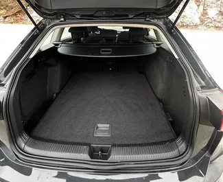 Volkswagen Golf 8 2022 zur Miete verfügbar in Becici, mit Kilometerbegrenzung unbegrenzte.