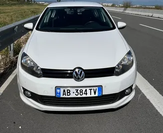 Frontansicht eines Mietwagens Volkswagen Golf 6 in Durres, Albanien ✓ Auto Nr.16120. ✓ Automatisch TM ✓ 0 Bewertungen.