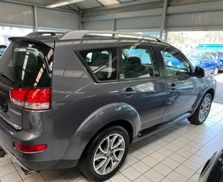 Vermietung Citroen C-Crosser. Komfort, Crossover Fahrzeug zur Miete in Albanien ✓ Kaution Einzahlung von 100 EUR ✓ Versicherungsoptionen KFZ-HV, VKV Komplett, Junge.