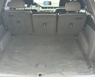 Audi Q7 2019 mit Antriebssystem Allradantrieb, verfügbar in Rafailovici.