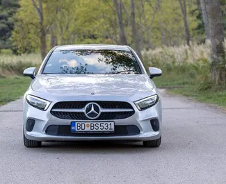 Frontansicht eines Mietwagens Mercedes-Benz A-Class in Becici, Montenegro ✓ Auto Nr.15936. ✓ Automatisch TM ✓ 0 Bewertungen.