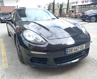 Porsche Panamera 2016 mit Antriebssystem Frontantrieb, verfügbar in Tiflis.