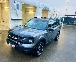 Frontansicht eines Mietwagens Ford Bronco in Tiflis, Georgien ✓ Auto Nr.15926. ✓ Automatisch TM ✓ 0 Bewertungen.