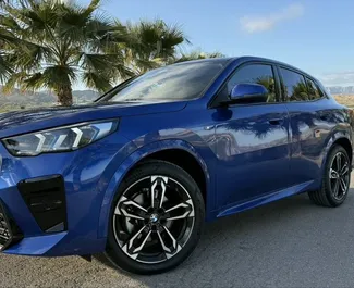 Frontansicht eines Mietwagens BMW X2 in Alicante, Spanien ✓ Auto Nr.15987. ✓ Automatisch TM ✓ 0 Bewertungen.