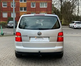 Mietwagen Volkswagen Touran 2006 in Albanien, mit Diesel-Kraftstoff und  PS ➤ Ab 26 EUR pro Tag.