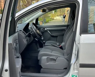 Vermietung Volkswagen Touran. Komfort, Minivan Fahrzeug zur Miete in Albanien ✓ Kaution Einzahlung von 100 EUR ✓ Versicherungsoptionen KFZ-HV, VKV Komplett, Junge.