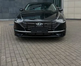 Frontansicht eines Mietwagens Hyundai Sonata in Minsk, Weißrussland ✓ Auto Nr.16453. ✓ Automatisch TM ✓ 0 Bewertungen.