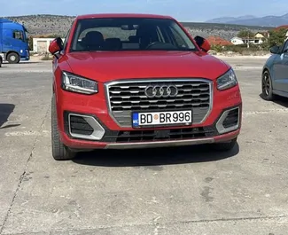 Frontansicht eines Mietwagens Audi Q2 am Flughafen Podgorica, Montenegro ✓ Auto Nr.15662. ✓ Automatisch TM ✓ 0 Bewertungen.