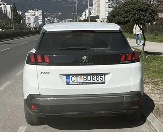 Frontansicht eines Mietwagens Peugeot 3008 am Flughafen Podgorica, Montenegro ✓ Auto Nr.15718. ✓ Automatisch TM ✓ 1 Bewertungen.