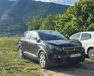 Frontansicht eines Mietwagens Peugeot 3008 am Flughafen Podgorica, Montenegro ✓ Auto Nr.16473. ✓ Automatisch TM ✓ 0 Bewertungen.