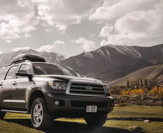 Frontansicht eines Mietwagens Toyota Sequoia Ii in Bischkek, Kirgisistan ✓ Auto Nr.16271. ✓ Automatisch TM ✓ 0 Bewertungen.
