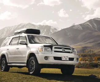 Mietwagen Toyota Sequoia I 2003 in Kirgisistan, mit Benzin-Kraftstoff und  PS ➤ Ab 140 USD pro Tag.