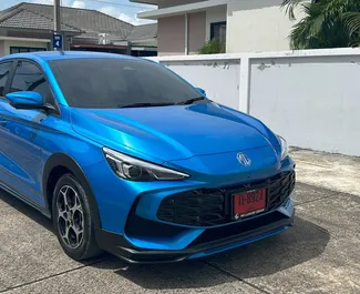 Frontansicht eines Mietwagens MG 3 am Flughafen Phuket, Thailand ✓ Auto Nr.16292. ✓ Automatisch TM ✓ 0 Bewertungen.