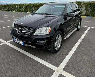 Frontansicht eines Mietwagens Mercedes-Benz ML350 in Durres, Albanien ✓ Auto Nr.16316. ✓ Automatisch TM ✓ 0 Bewertungen.