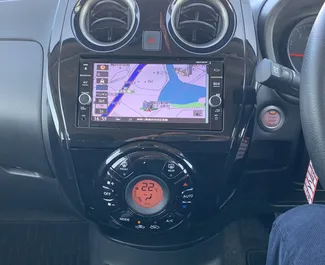 Frontansicht eines Mietwagens Nissan Note in Larnaca, Zypern ✓ Auto Nr.16392. ✓ Automatisch TM ✓ 0 Bewertungen.