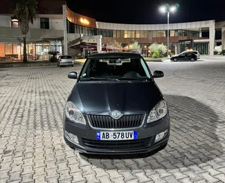 Frontansicht eines Mietwagens Skoda Fabia in Tirana, Albanien ✓ Auto Nr.16444. ✓ Schaltgetriebe TM ✓ 0 Bewertungen.