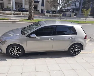 Frontansicht eines Mietwagens Volkswagen Golf 7 in Limassol, Zypern ✓ Auto Nr.16364. ✓ Automatisch TM ✓ 0 Bewertungen.