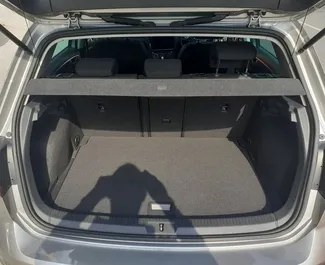 Volkswagen Golf 7 2022 zur Miete verfügbar in Limassol, mit Kilometerbegrenzung unbegrenzte.