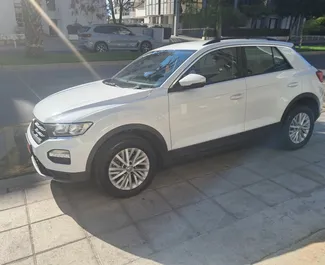 Frontansicht eines Mietwagens Volkswagen T-Roc in Limassol, Zypern ✓ Auto Nr.16353. ✓ Automatisch TM ✓ 0 Bewertungen.