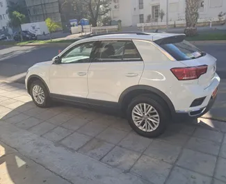 Vermietung Volkswagen T-Roc. Komfort, Crossover Fahrzeug zur Miete auf Zypern ✓ Kaution Einzahlung von 450 EUR ✓ Versicherungsoptionen KFZ-HV, TKV.