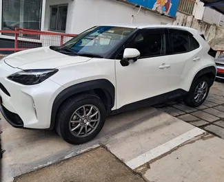 Frontansicht eines Mietwagens Toyota Yaris Cross in Limassol, Zypern ✓ Auto Nr.16350. ✓ Automatisch TM ✓ 0 Bewertungen.