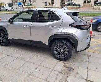 Mietwagen Toyota Yaris Cross 2025 auf Zypern, mit Hybride-Kraftstoff und 130 PS ➤ Ab 39 EUR pro Tag.
