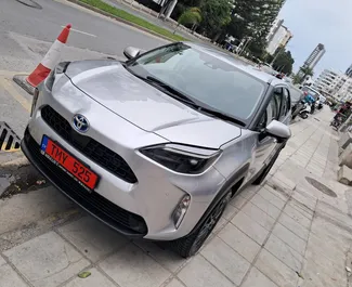 Vermietung Toyota Yaris Cross. Wirtschaft, Crossover Fahrzeug zur Miete auf Zypern ✓ Kaution Einzahlung von 450 EUR ✓ Versicherungsoptionen KFZ-HV, TKV.
