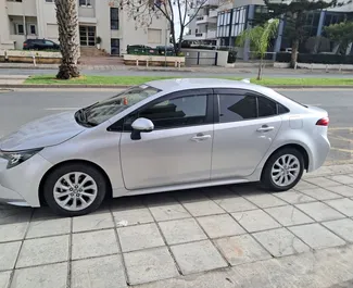 Frontansicht eines Mietwagens Toyota Corolla Sedan in Limassol, Zypern ✓ Auto Nr.16352. ✓ Automatisch TM ✓ 0 Bewertungen.