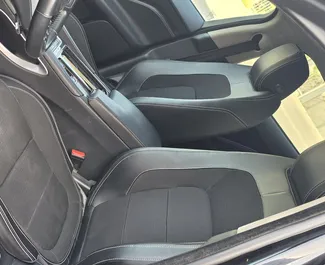 Jaguar F-PACE 2021 zur Miete verfügbar in Bar, mit Kilometerbegrenzung unbegrenzte.