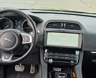 Jaguar F-PACE 2021 mit Antriebssystem Allradantrieb, verfügbar in Bar.