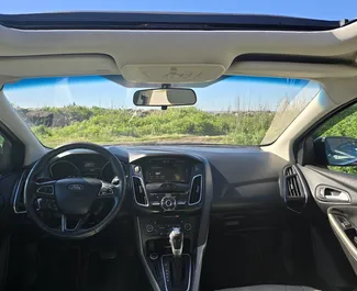 Benzin 2,0L Motor von Ford Focus 2015 zur Miete in Batumi.