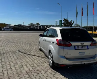 Ford C-Max Grand 2015 zur Miete verfügbar in Tirana, mit Kilometerbegrenzung unbegrenzte.