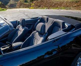 Mietwagen Ford Mustang Cabrio 2018 in Georgien, mit Benzin-Kraftstoff und 315 PS ➤ Ab 178 GEL pro Tag.