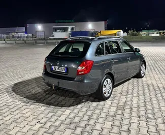 Skoda Fabia 2013 zur Miete verfügbar in Tirana, mit Kilometerbegrenzung unbegrenzte.