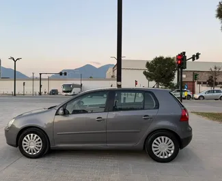Autovermietung Volkswagen Golf 5 Nr.16489 Schaltgetriebe in Tirana, ausgestattet mit einem 1,6L Motor ➤ Von Ira in Albanien.