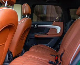 Benzin 2,0L Motor von Mini Countryman Cooper S 2021 zur Miete in Tiflis.