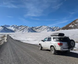 Frontansicht eines Mietwagens Toyota Sequoia I in Bischkek, Kirgisistan ✓ Auto Nr.16332. ✓ Automatisch TM ✓ 0 Bewertungen.